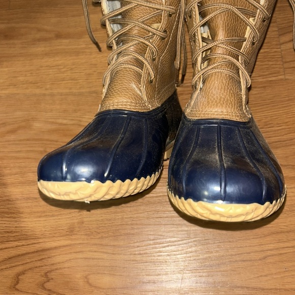 Women's Tan and Black Lace-Up Boots - Picture 6 of 8